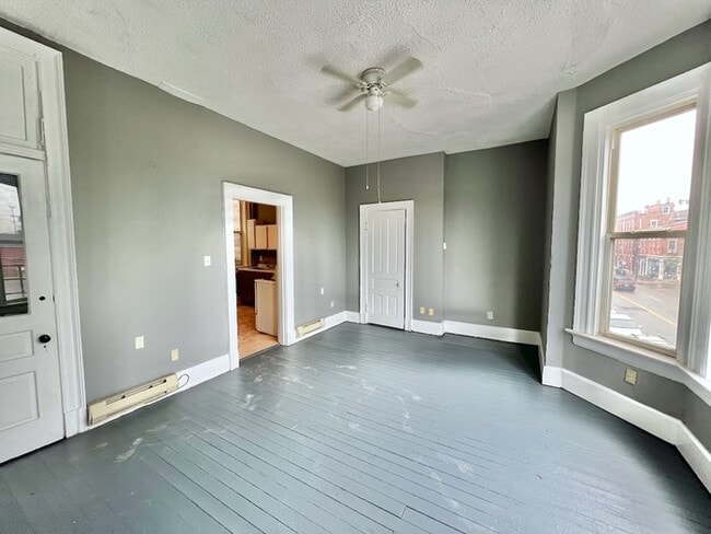 Building Photo - Stunning LARGE Northside 2 bedroom!