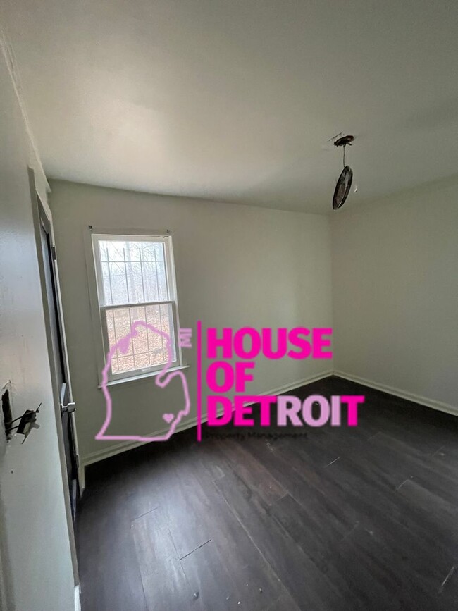 Building Photo - 3 BEDROOM | 1 BATH | FREE PRE SCREEN