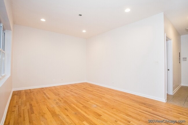 Sala de estar - 3906 W Belmont Ave