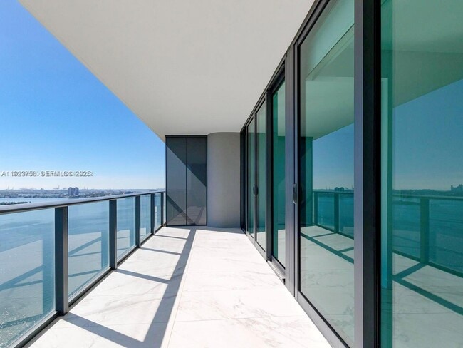 Building Photo - 3131 NE 7th Ave