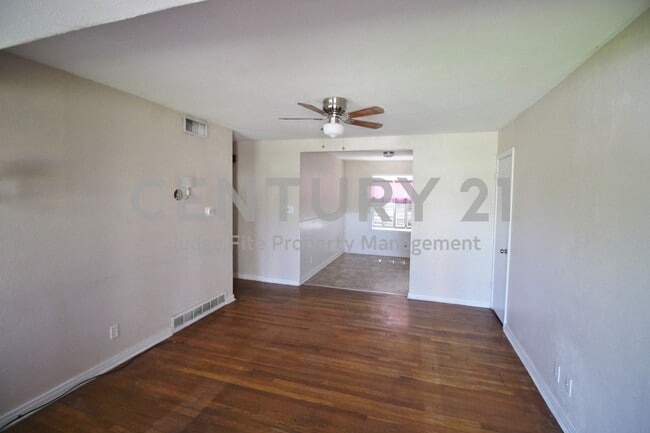 Building Photo - Nice 3/1.5 in Burleson Ready for Move-In!