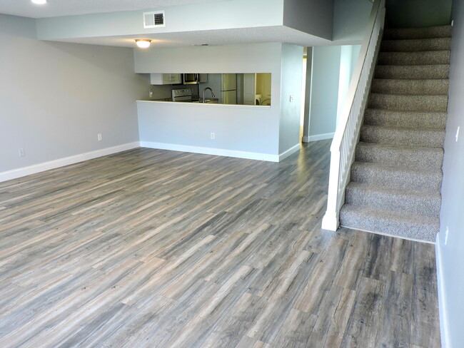 Foto del edificio - 6198 Riverwalk Ln