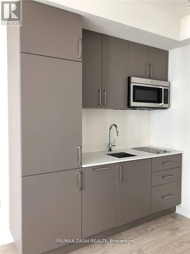 Photo du bâtiment - 576 Front St W