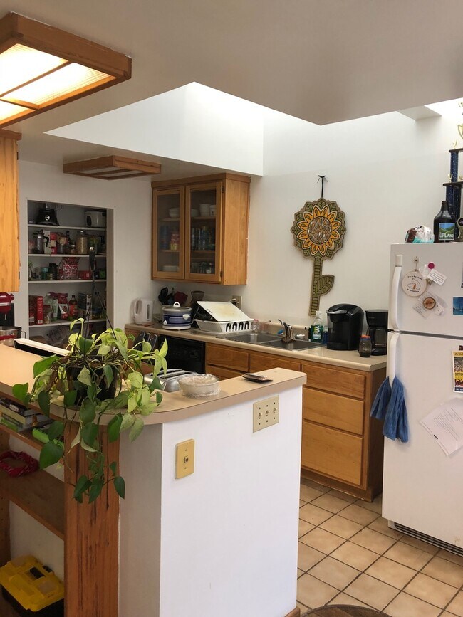 Foto del edificio - 3 Bedroom Available August 2026; Monthly r...