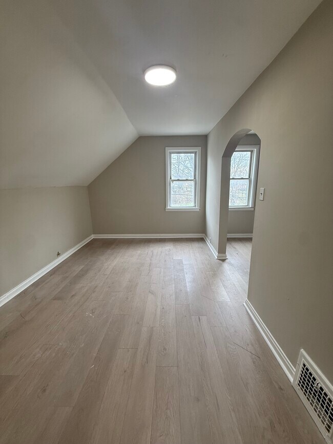 Foto del edificio - 6523 Lederer Ave