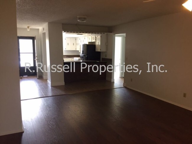 Building Photo - 517 E San Sebastian Ct