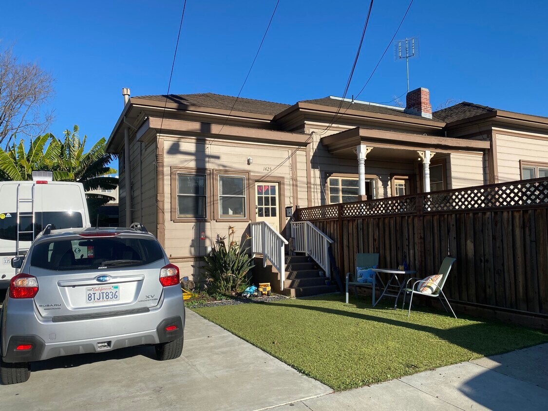 Front of the property with driveway - 1425 Madison St