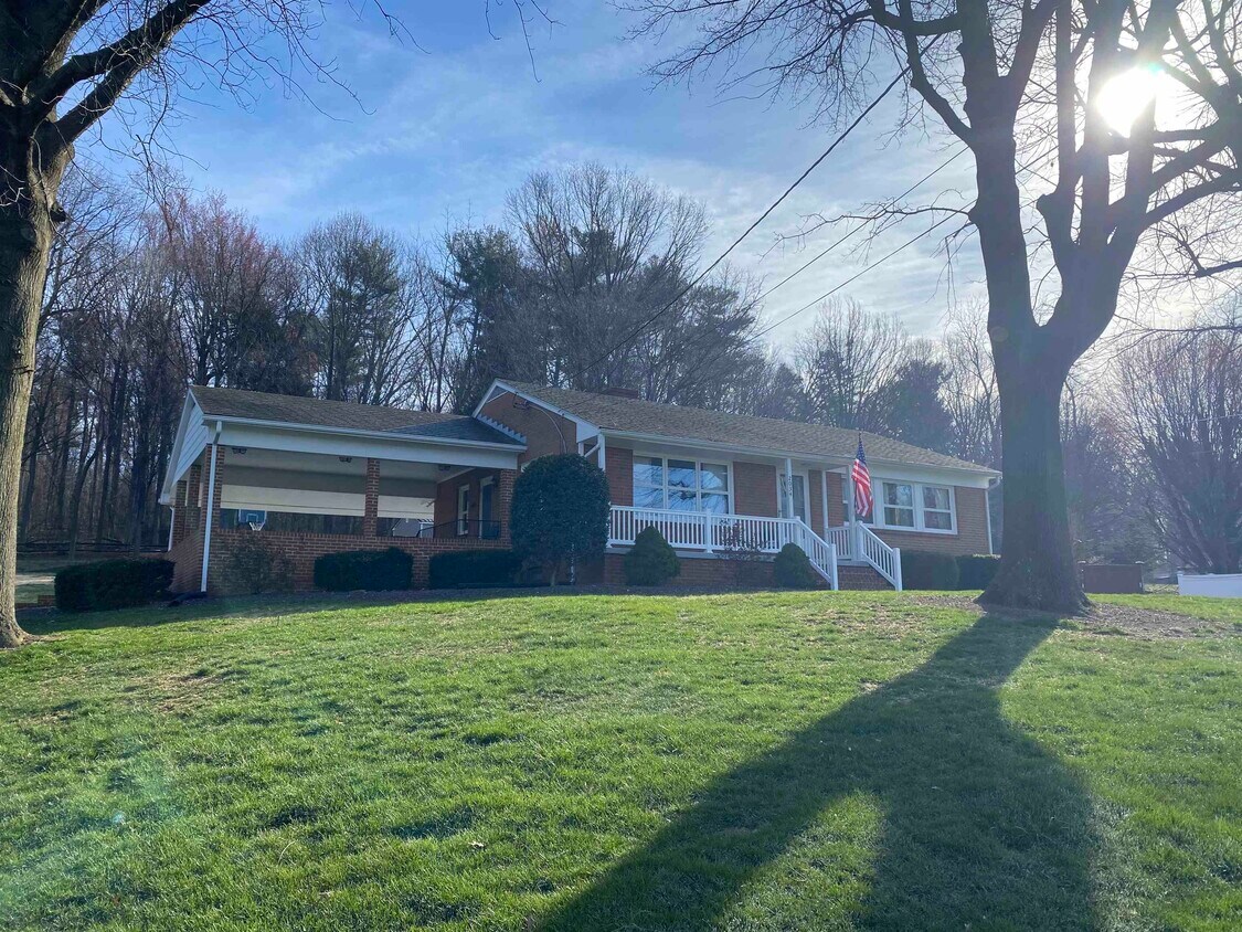 Primary Photo - 2034 Mt Crawford Ave
