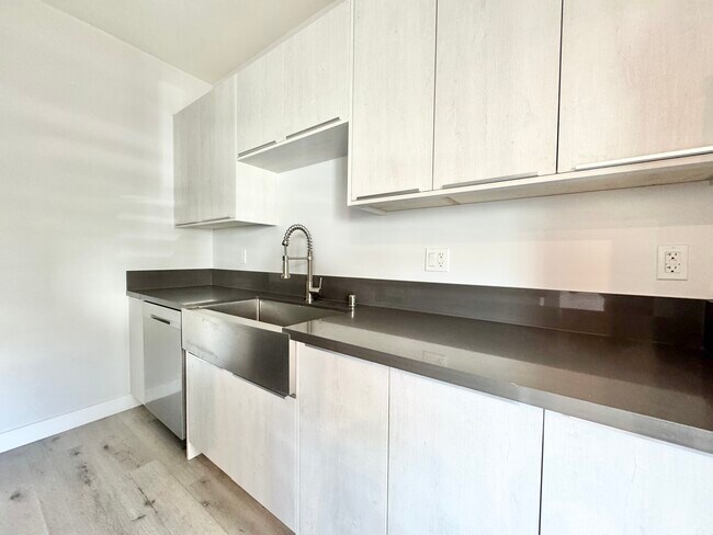 Foto del edificio - 141 N Swall Dr