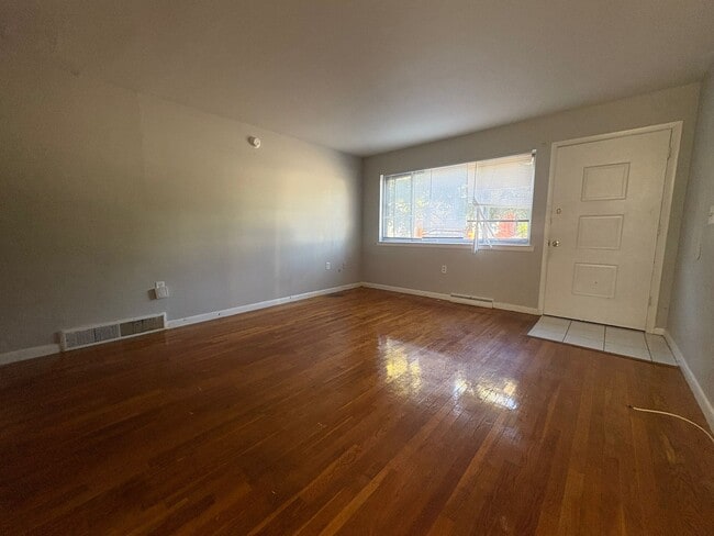 Foto del edificio - 233 Barnes Ave