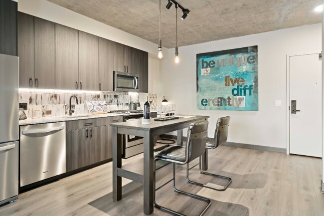 Foto del edificio - 1335 W Lake St