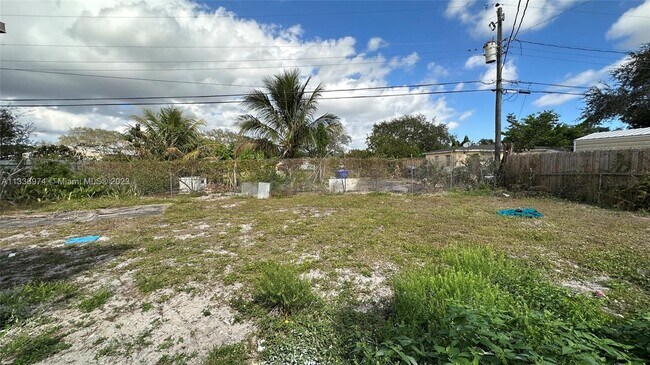 Foto del edificio - 1701 NW 13th St