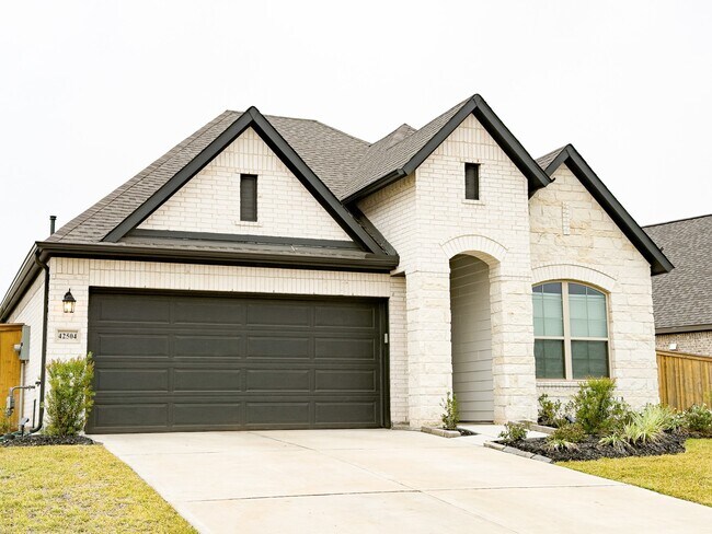 Foto del edificio - 42504 Rustico Rd