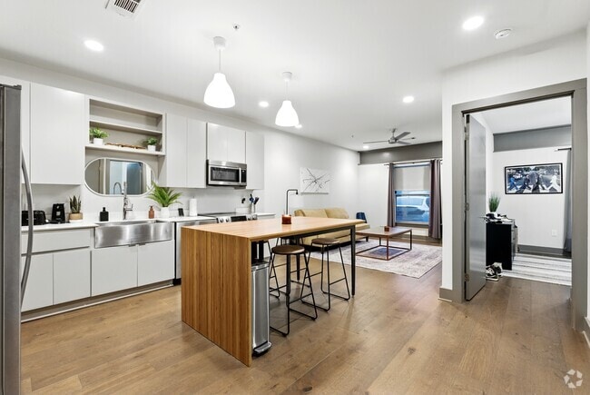 Building Photo - 1260 Martin St