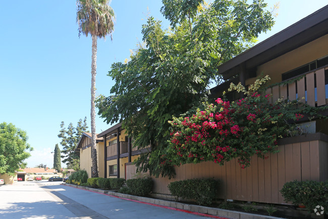 Building Photo - Almont Apartments