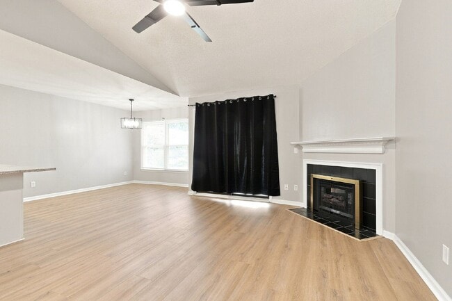 Building Photo - 129 W Victoria Ct