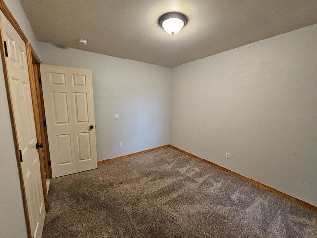 Building Photo - 311 E Golf Pl