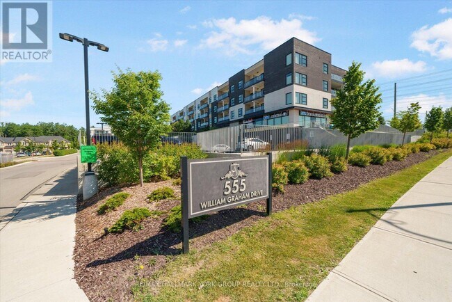 Photo du bâtiment - 555 William Graham Dr