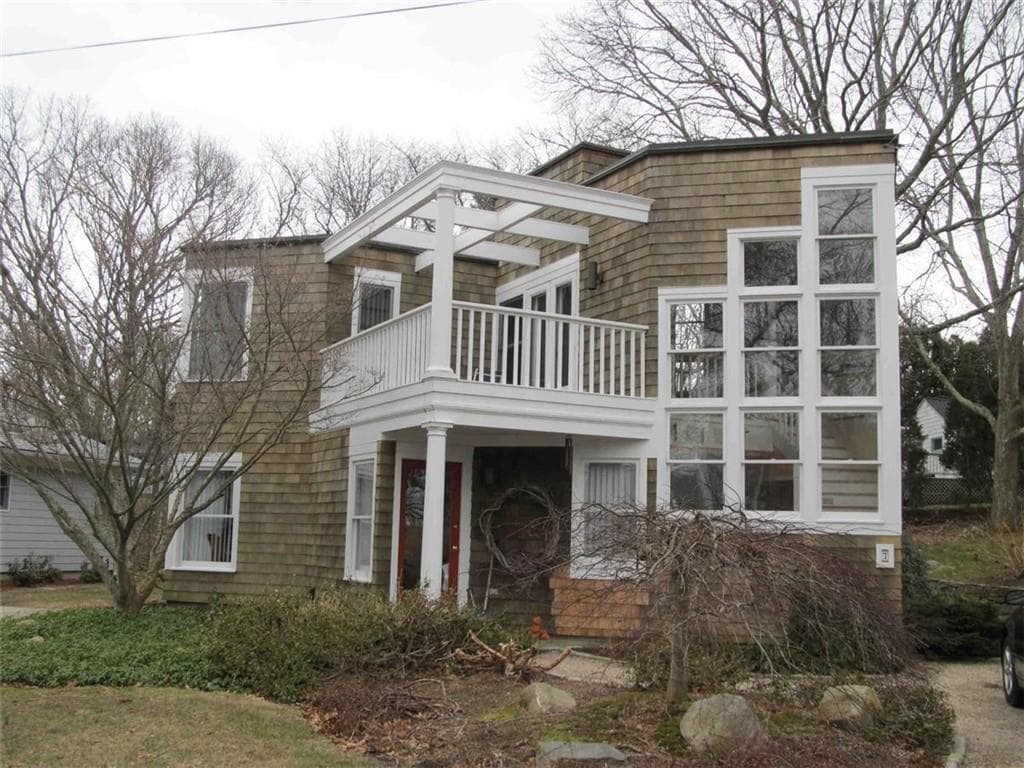Primary Photo - 7 Cove Rd