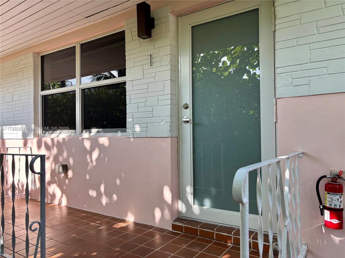 Foto principal - 424 NE 64th St