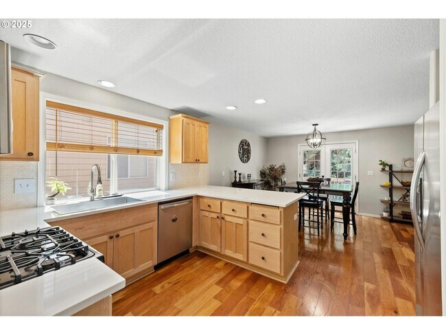 Building Photo - 3047 S Cedar Ridge Dr