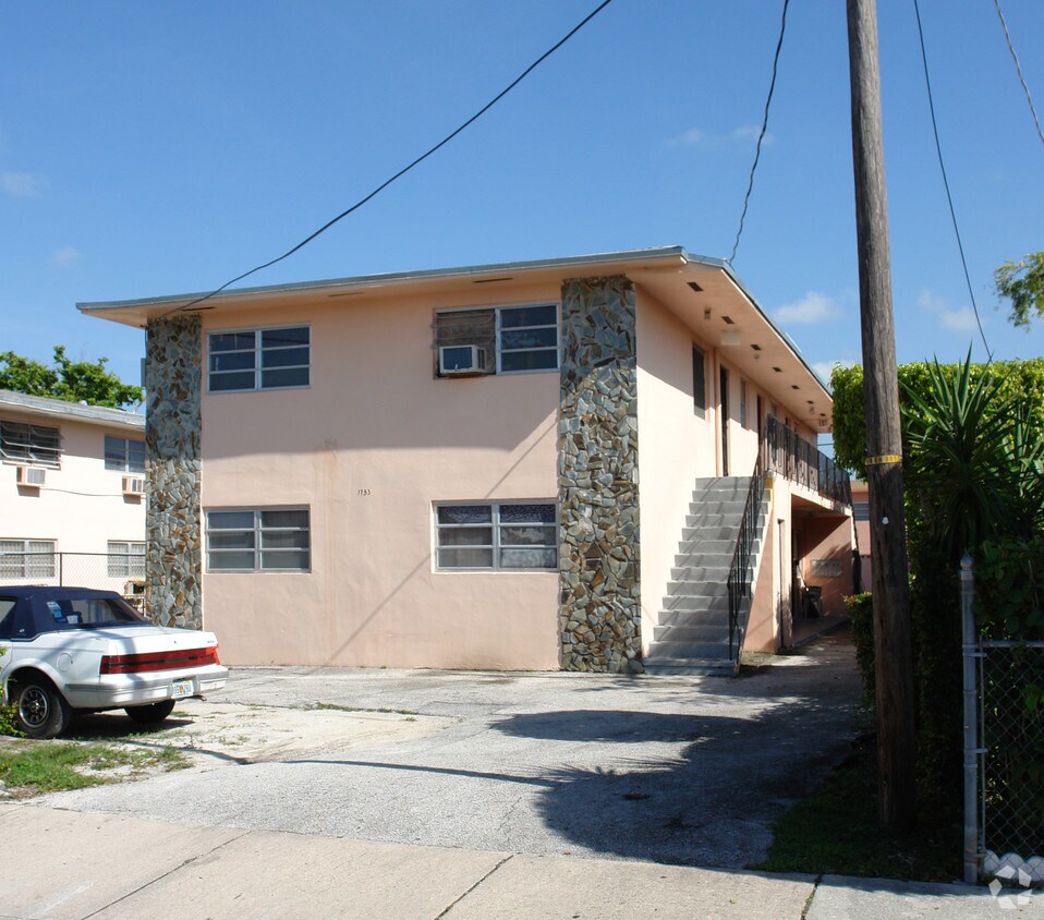 Building Photo - 1753 SW 6th St