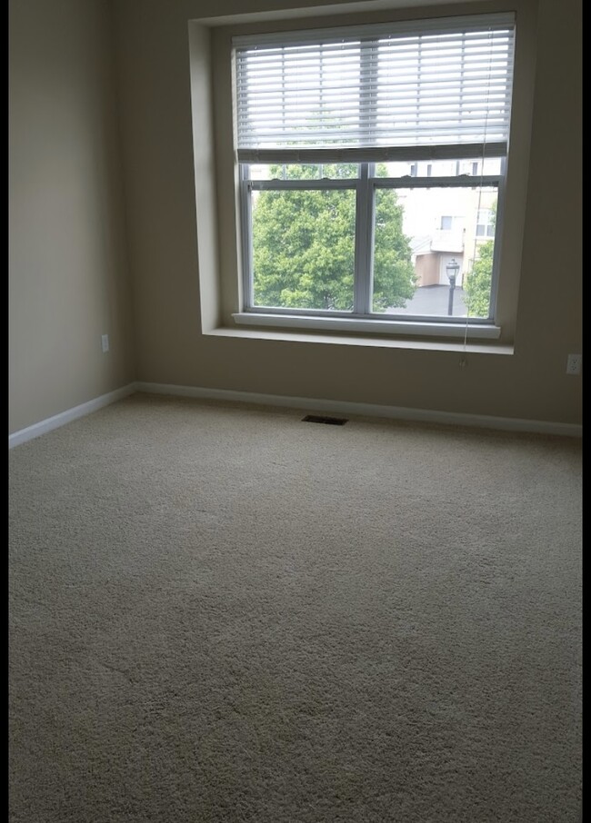 Building Photo - 1160 Cresthaven Ln