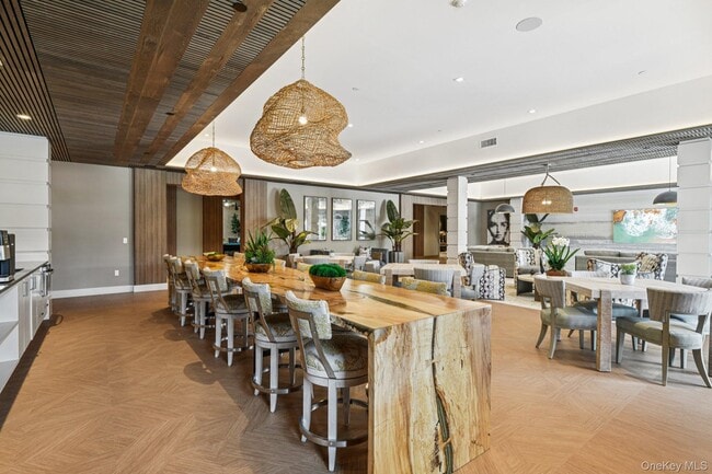 Building Photo - 4180 Sunrise Hwy