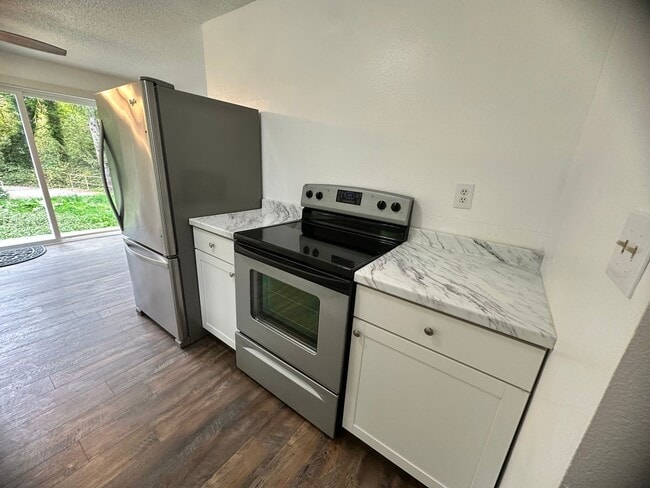 Building Photo - ZAGY Gig Harbor 10 (6311/13)