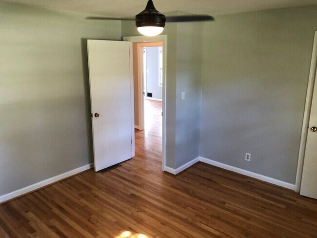 Building Photo - 140 Labelle Ln