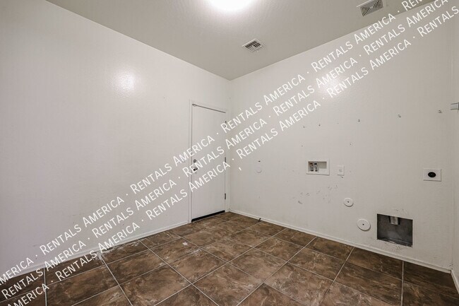 Foto del edificio - 23806 W Chambers St