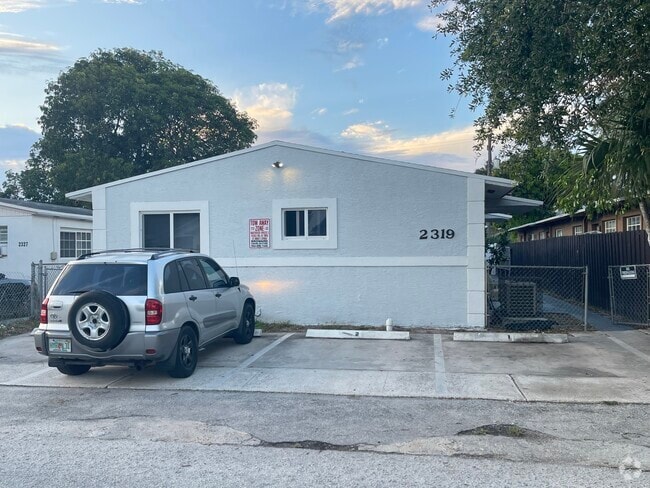Building Photo - 2319 Farragut St