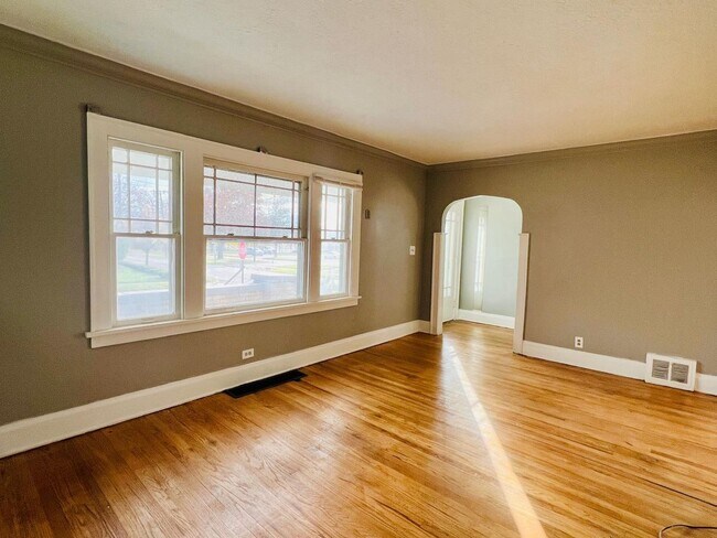 Foto del edificio - 3542 W 119th St