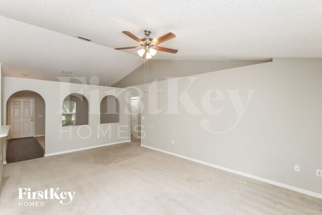 Building Photo - 356 Trembley Ave SW