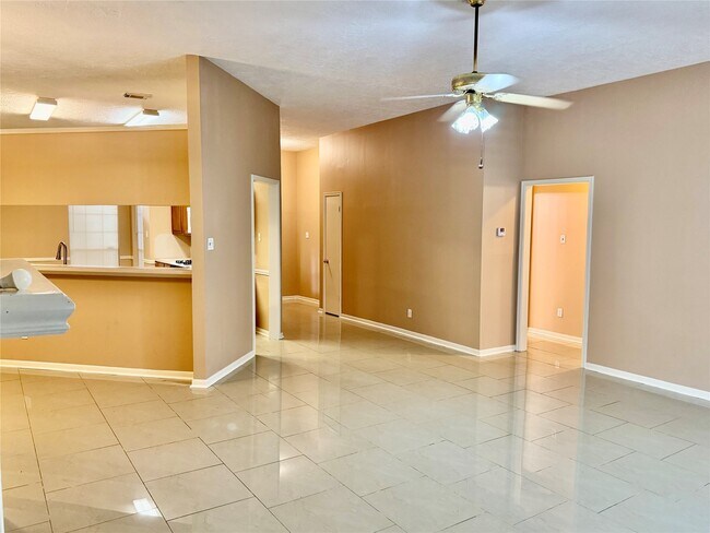 Foto del edificio - 11210 Fall Breeze Dr