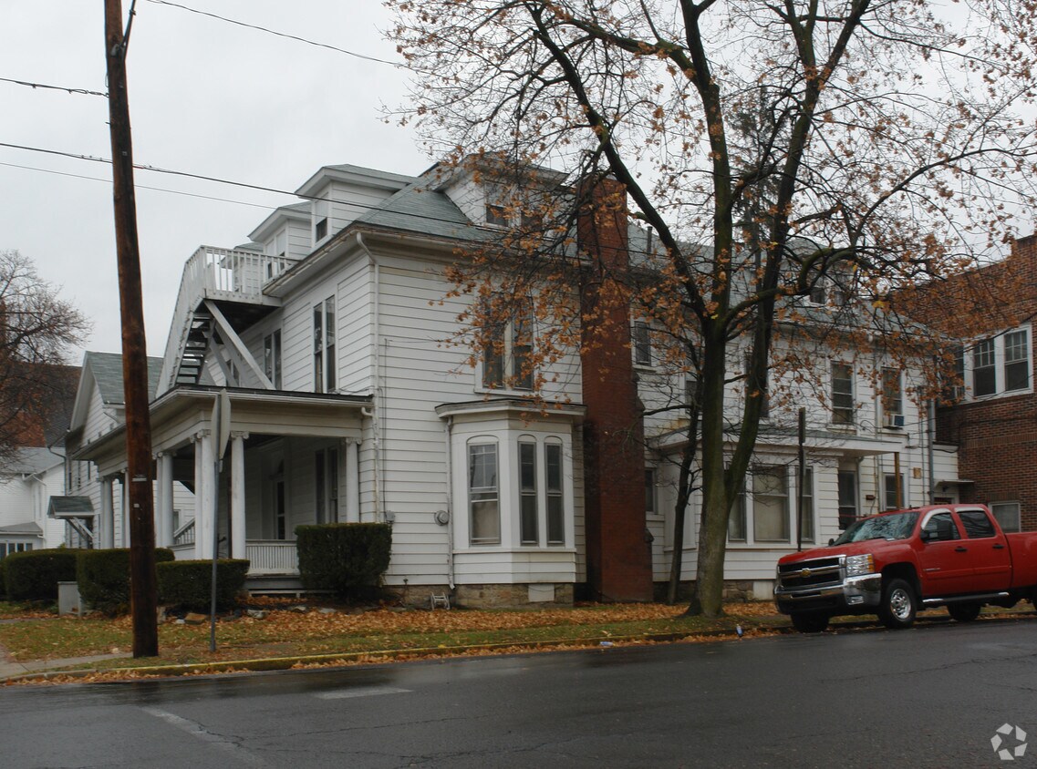 Building Photo - 103 W Main St