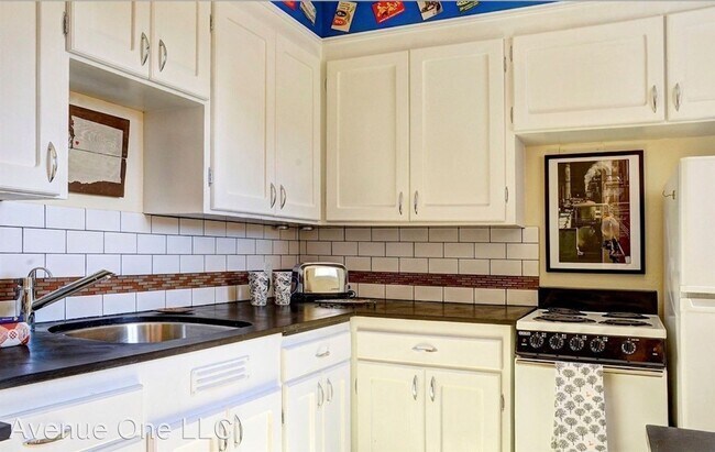Foto del edificio - 1 br, 1 bath House - 4405 SW Alaska St., #203