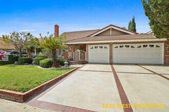 Building Photo - 11186 Lavender Ave