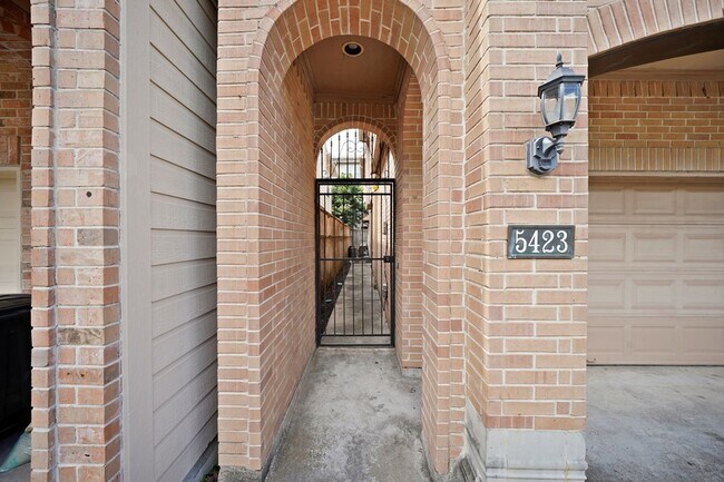 Foto del edificio - 5423 Lacy St