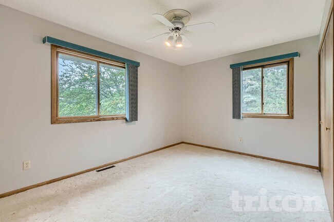 Foto del edificio - 11051 Quebec Ave N