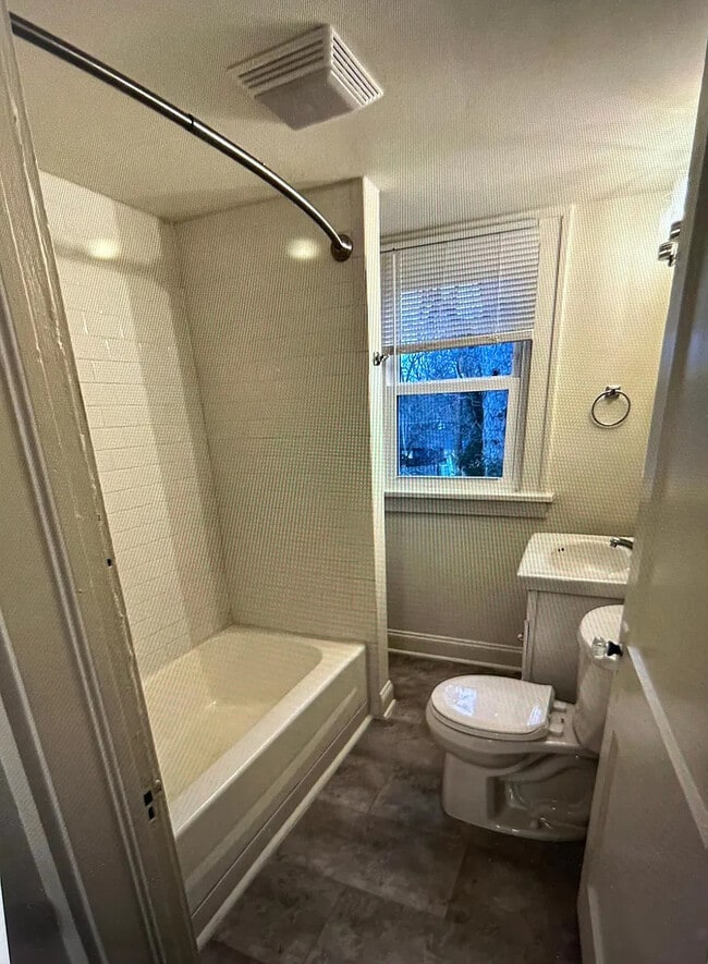 Photo - 811 E 52nd St House