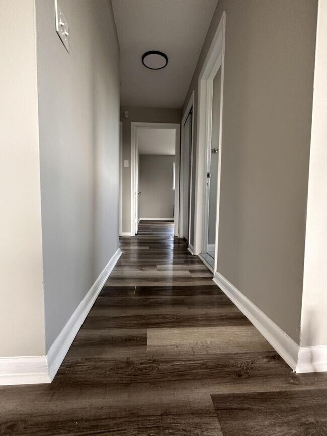 Building Photo - 318 Pyramid Ave