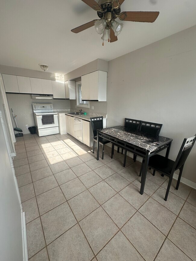 Building Photo - 1072 Olive Av