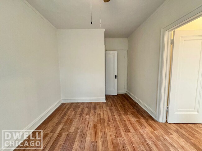 Foto del edificio - 2530 N Sawyer Ave