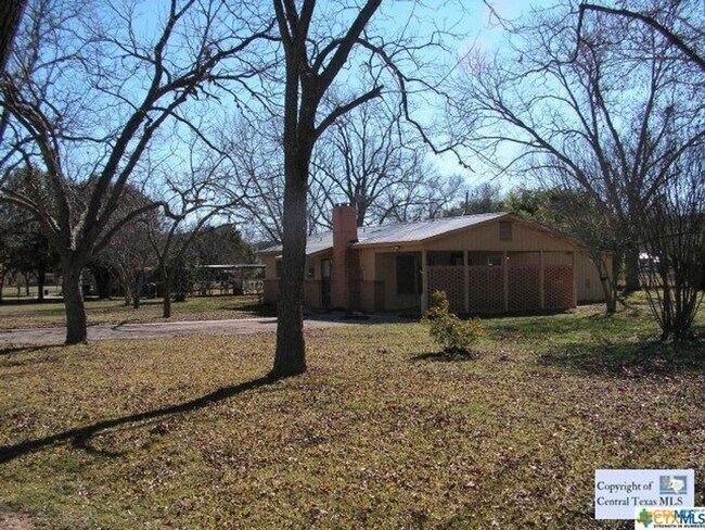 Foto del edificio - NEW ON MARKET (4 ACRE HOA GUADALUPE RIVER PARK COUPLE BLOCKS AWAY)