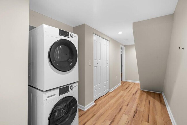 Foto del edificio - 118 N Curley St