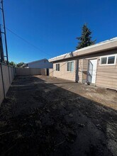 Building Photo - 802-806 Queen Ave SE