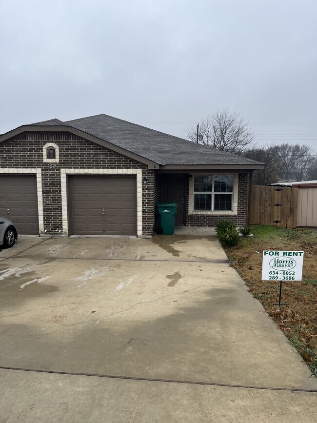 Foto del edificio - 922 Maplewood Dr