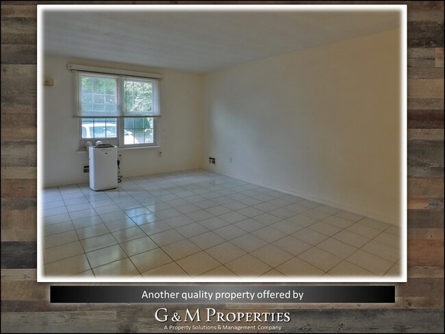 Foto del edificio - Two Bedroom, One and a Half Bath Townhouse - Close to U of R/ Strong