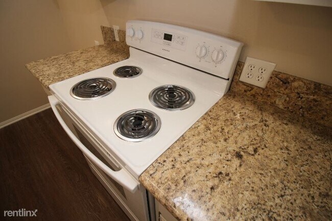 Building Photo - 1 br, 1 bath Apartment - 11500 E 215th Street